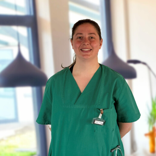 Tierärztin Sarah Bertenbreiter der Tierklinik Dinkelsbühl