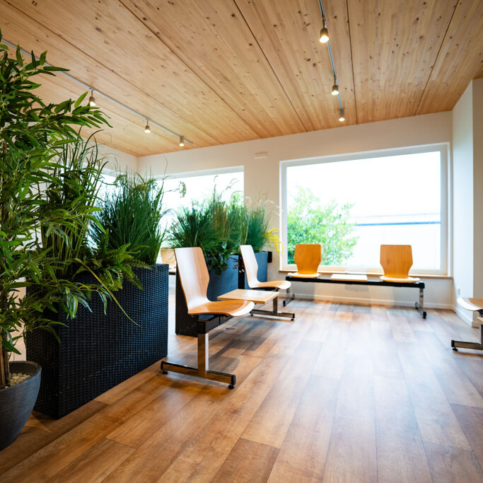 Modernes Wartezimmer der Tierklinik Dinkelsbühl