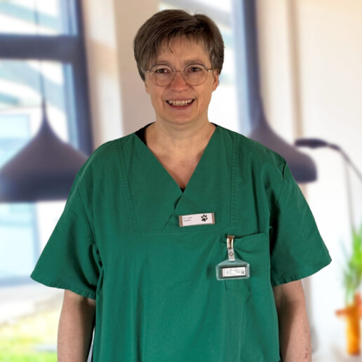Tierärztin Dr. Jutta Lauer der Tierklinik Dinkelsbühl